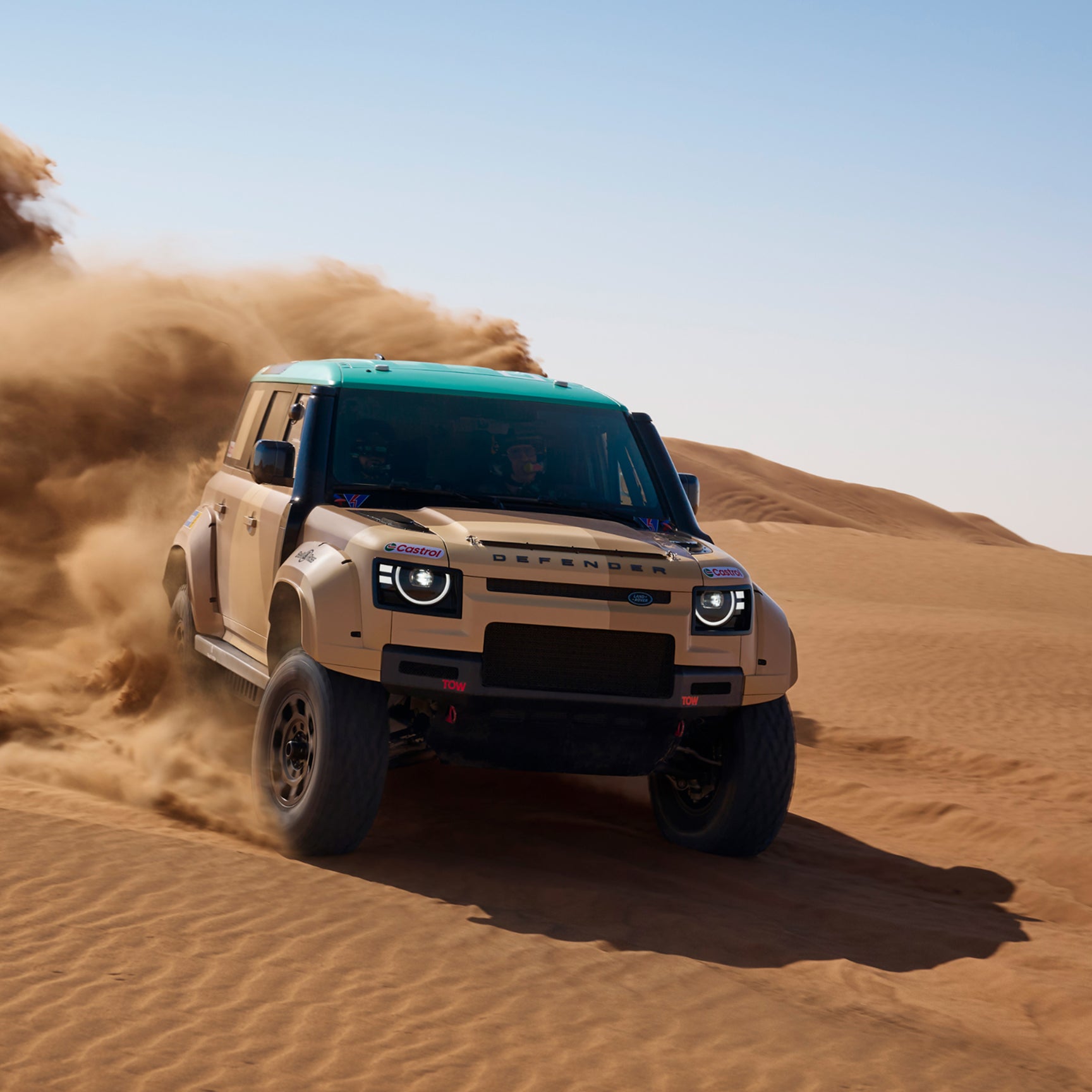 画像 【ランドローバー/ディフェンダー好き必見】ディフェンダー・ラリーに参戦するチーム全員へBR-X3 ブラックチタニウムを提供-BELL&ROSS -partnership-image_2_square-car_desert